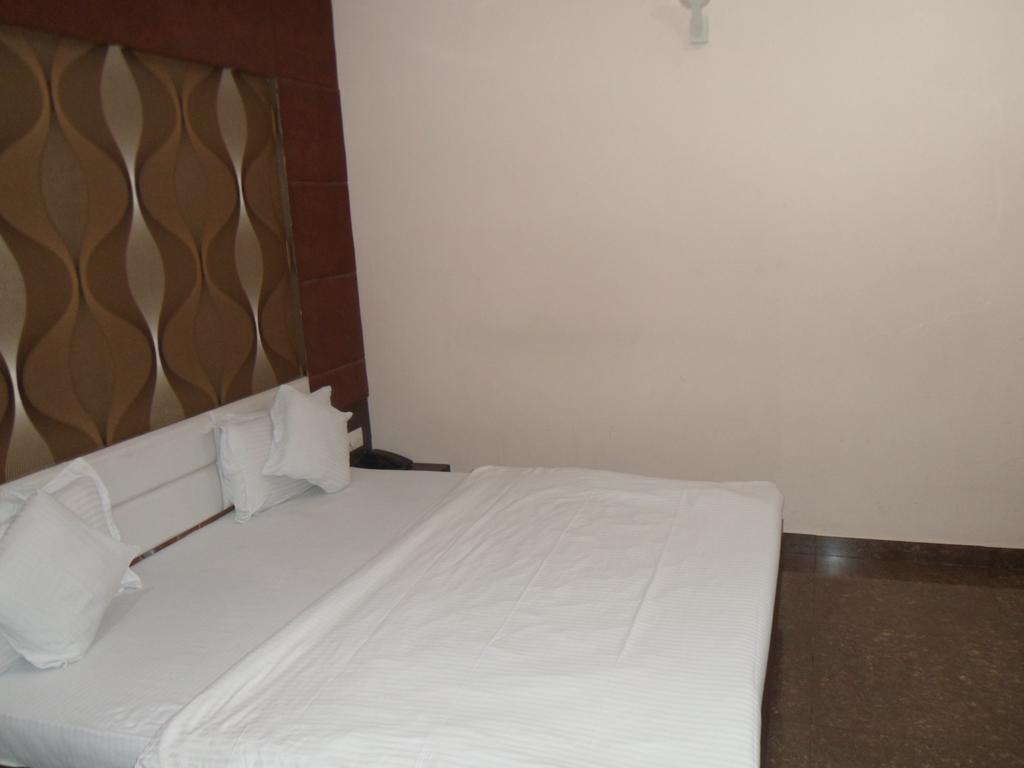 Hotel Silver Plaza Ahmedabad Habitación foto