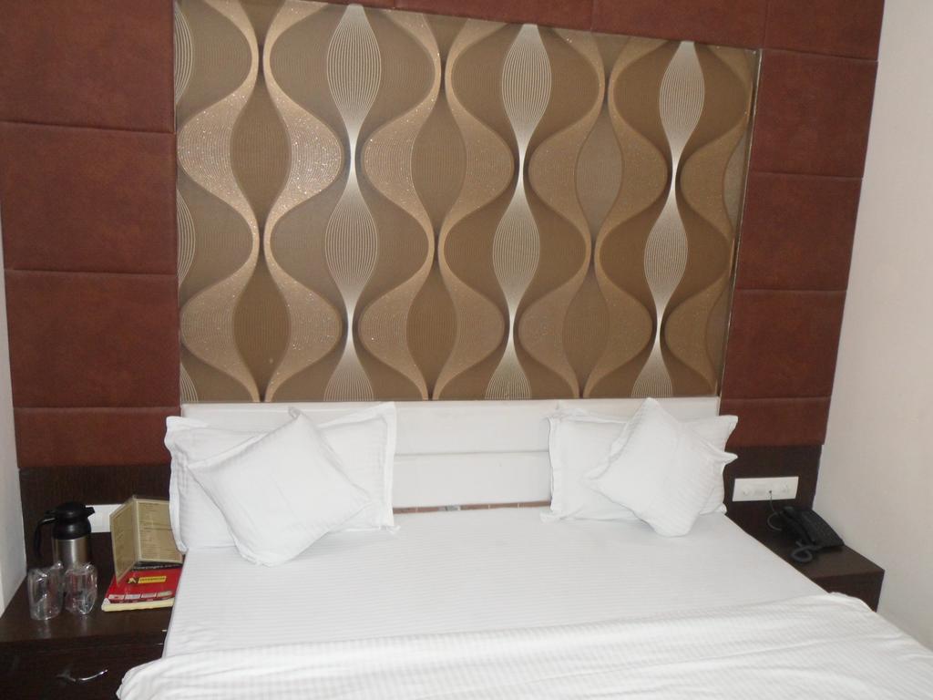 Hotel Silver Plaza Ahmedabad Habitación foto