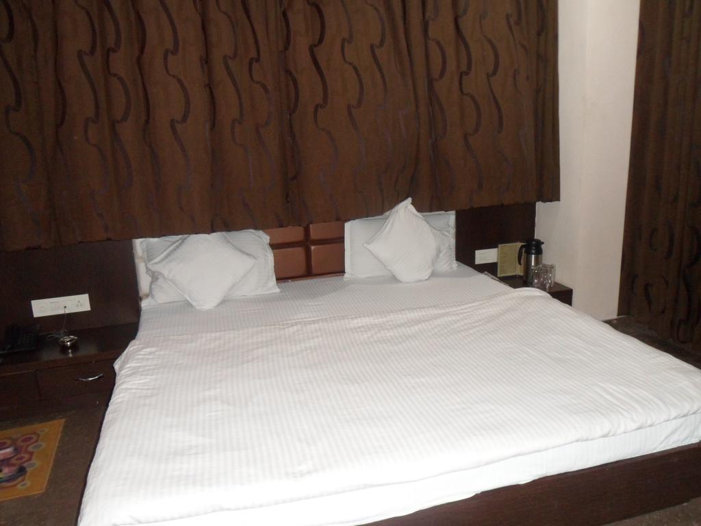 Hotel Silver Plaza Ahmedabad Habitación foto