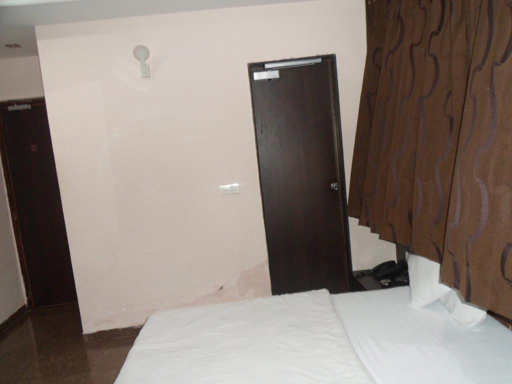 Hotel Silver Plaza Ahmedabad Habitación foto