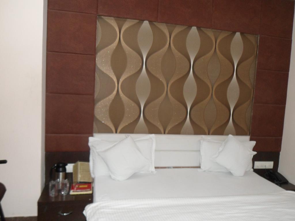 Hotel Silver Plaza Ahmedabad Habitación foto
